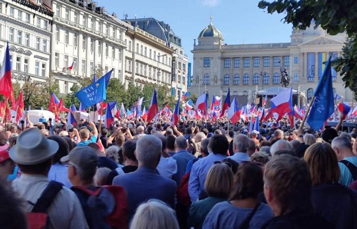 Over 70,000 people on Wenceslas Square are demanding the government’s resignation and energy solutions