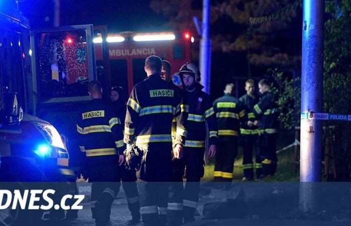 Four people died in an accident in Bratislava, a car crashed into a public transport stop