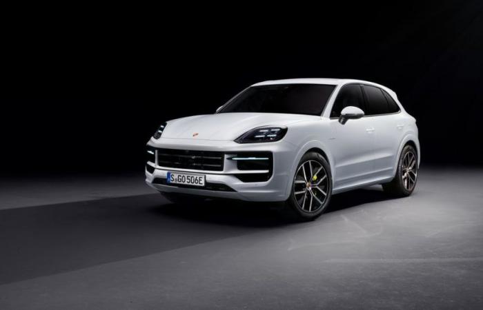 The Porsche Cayenne arrives after a facelift with a sharper design, more powerful engines and a new interior