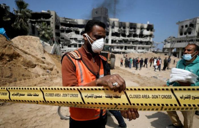They found 400 bodies in mass graves at hospitals in the Gaza Strip iRADIO