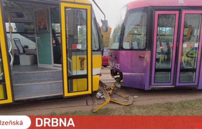The driver of the rear set is to blame for the collision of two trams, in which almost 30 people were injured, the inspection concluded | Transport | News | Pilsen Gossip