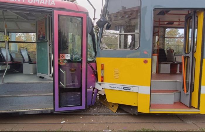 The collision of trams in Pilsen, in which dozens of people were injured, will probably have legal consequences