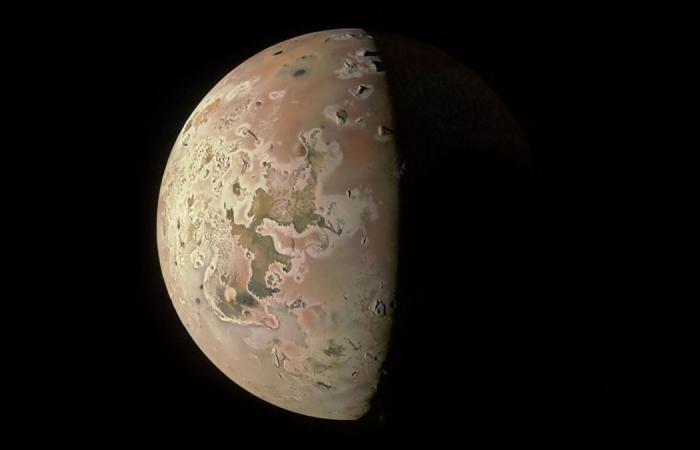 A breathtaking view of the most volcanically active world in the Solar System