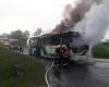Female teachers rescued two classes of children from a burning bus. It was a matter of seconds