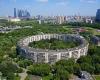 The monstrous circular block of flats “Bublik” was once the pride of Soviet architecture: Today it is surrounded by greenery