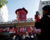 In Paris, the wings of the mill at the famous Moulin Rouge cabaret collapsed tonight – WN24.cz – World News 24