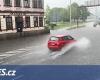 Thunderstorms with hail are passing through the Czech Republic. The water flooded the streets and the railway