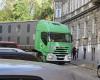 VIDEO: The truck got stuck on the main road in Znojmo. The driver entered the city despite the ban